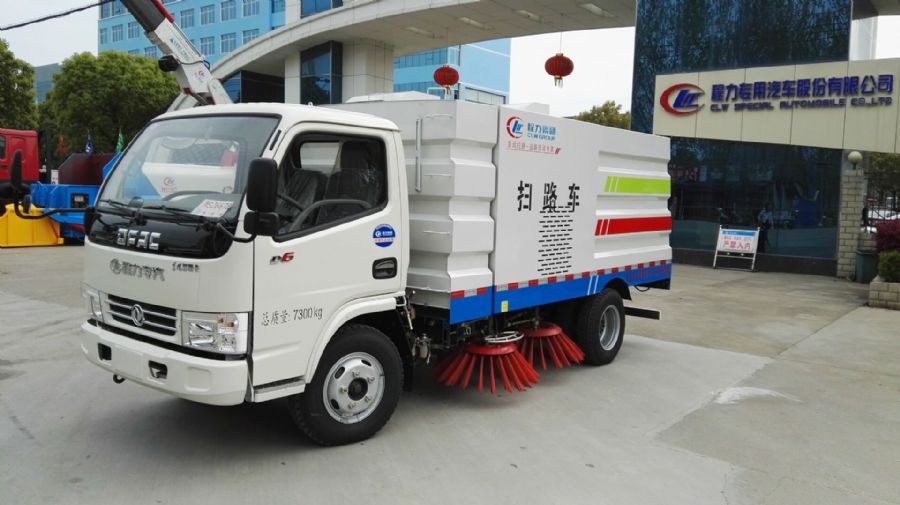 東風(fēng)小多利卡朝柴掃路車